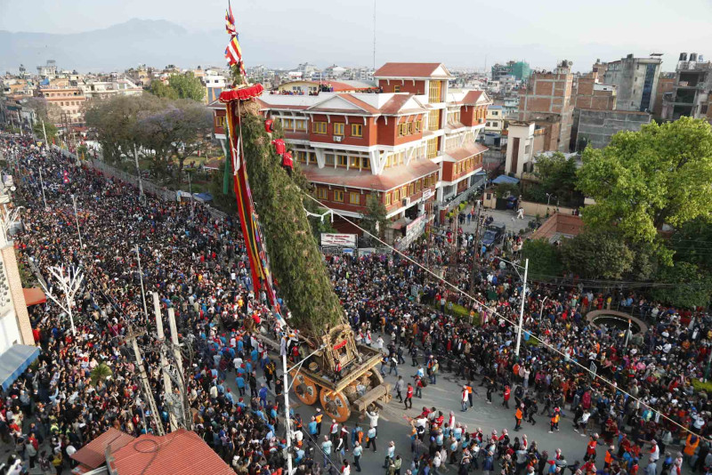 १५ तस्वीरमा हेर्नुहाेस् रातो मछिन्द्रनाथको जात्रा